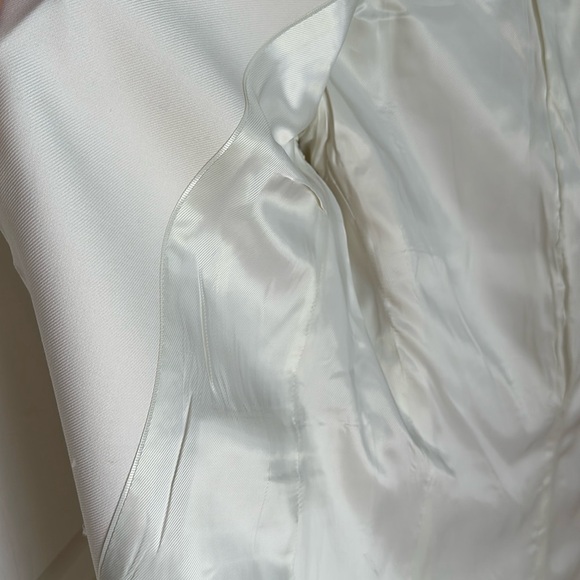 Elegant Cream Women's Blazer - Picture 5 of 7